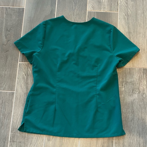 Women’s FIGS Scrubs Set Green Size Medium Two Pocket Top/Straight Leg Pants - Picture 4 of 7